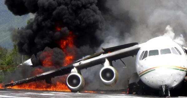  At drømme om et fly, der styrter ned og eksploderer: Er det godt eller skidt? Er det et tegn på død?