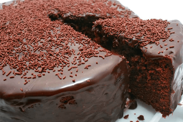  Sanjati o čokoladni torti: kakšni so pomeni?
