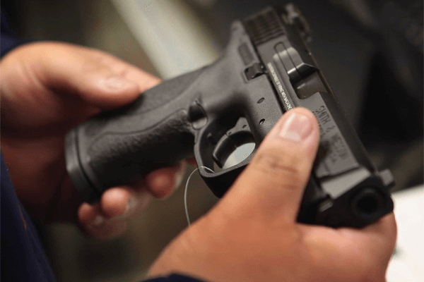 Să visezi la un revolver: ce înseamnă asta?