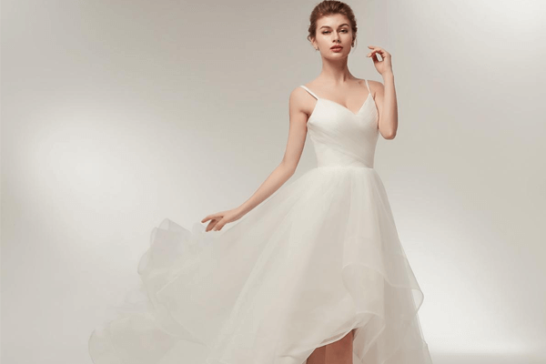  Att drömma om en vit klänning: vad betyder det? Se här!