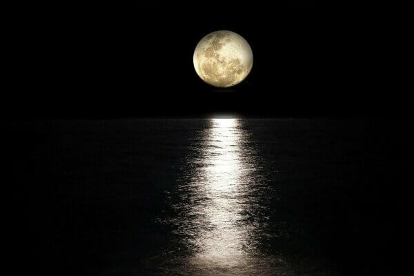  လကို အိပ်မက်မက်ခြင်း - ဘာကို ဆိုလိုတာလဲ။ ရလဒ်အားလုံးကို ဤနေရာတွင် ရှာဖွေပါ။